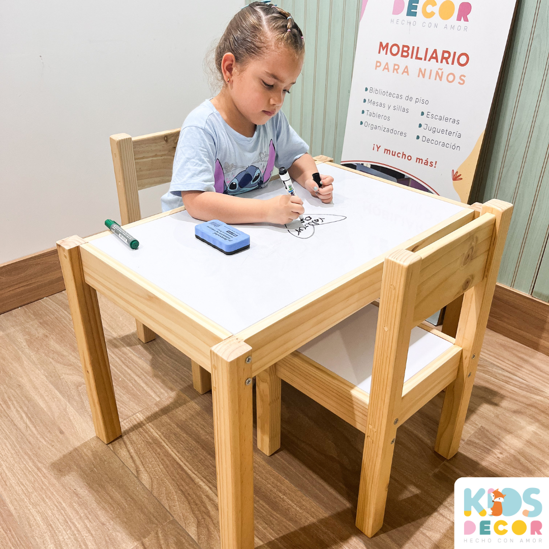 Mesa Infantil con Superficie Borrable y Sillas