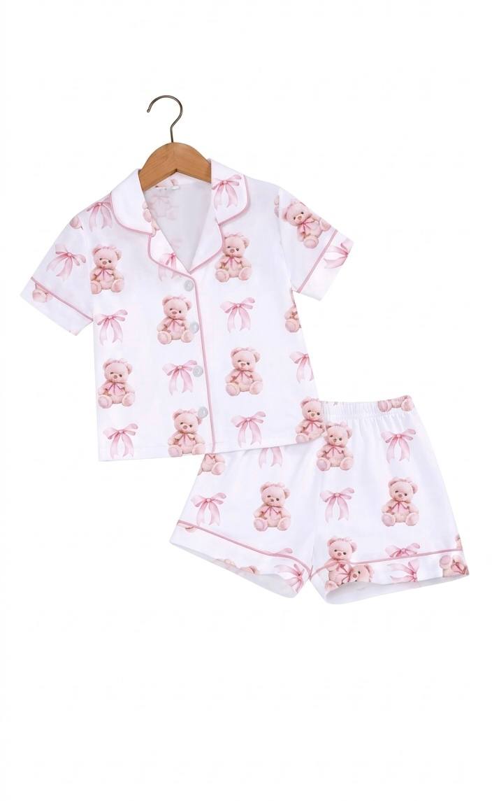 Set de Pijama Dos Piezas para Niña: Camisa de Botones Ositos y Lazos + Diadema con Orejas de Peluche - Kids Decor Colombia